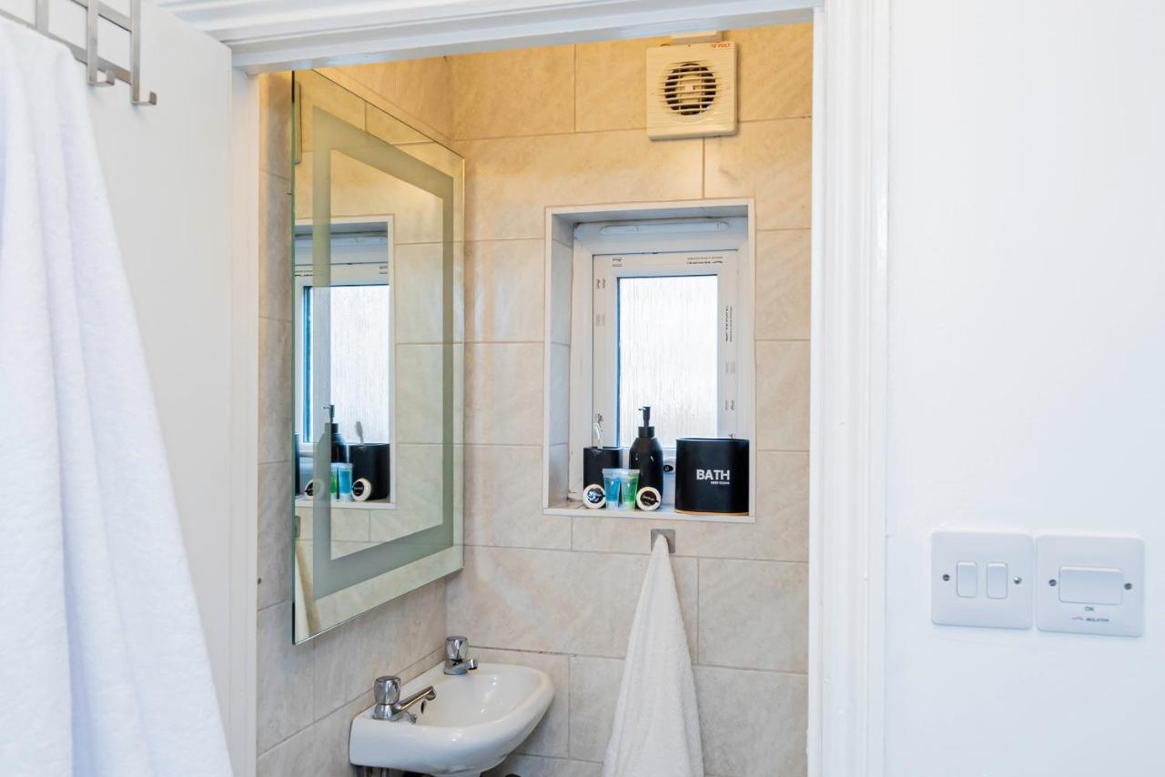 Charming 2-Bedroom Flat With A Garden And Free Parking At Abingdon Oxford Exterior foto