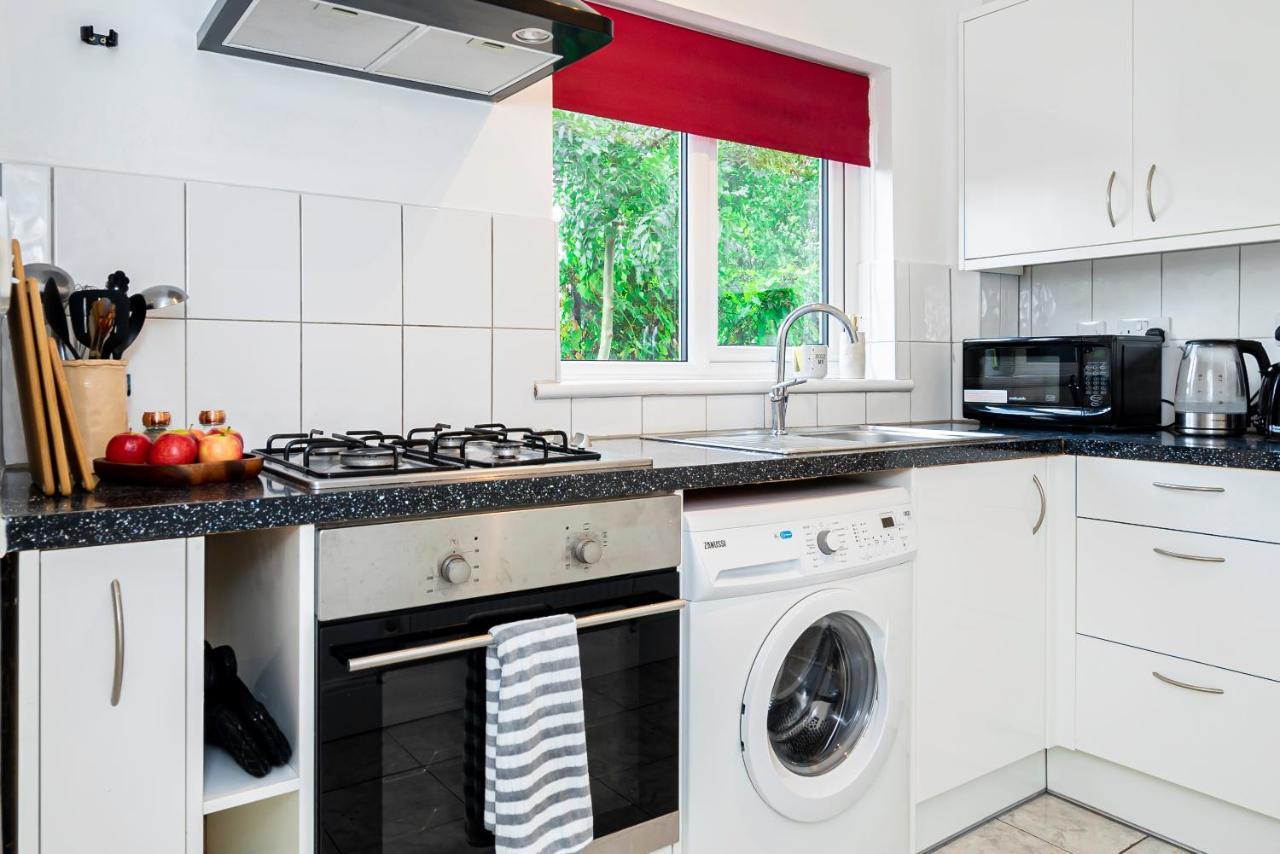 Charming 2-Bedroom Flat With A Garden And Free Parking At Abingdon Oxford Exterior foto